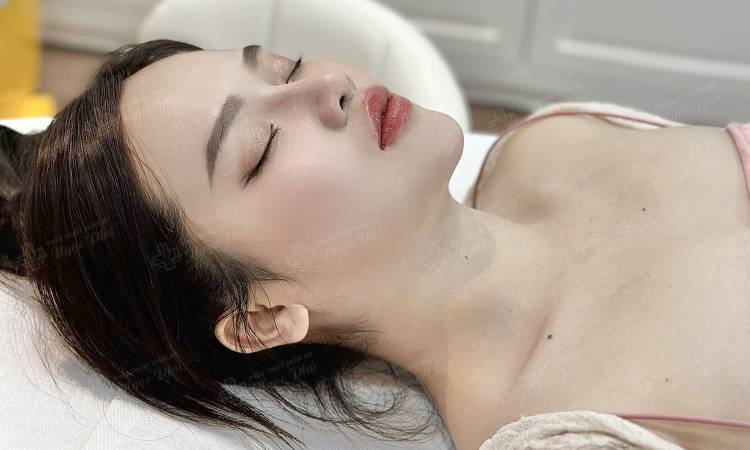 So sánh giữa trượt cằm và độn cằm