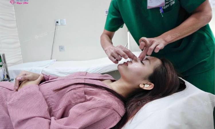 Nâng Mũi Thường Và Nâng Mũi Cấu Trúc Khác Nhau Điểm Gì?