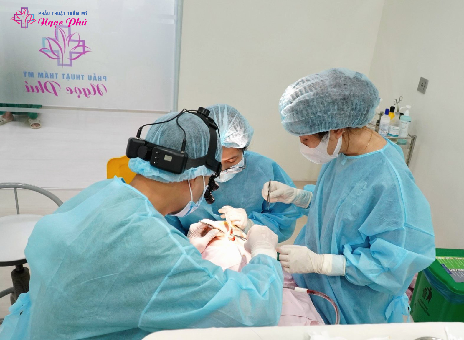Sử dụng sụn giá rẻ, nguồn gốc không rõ ràng, hoặc sụn không tương thích với cơ địa có thể dẫn đến dị ứng, đào thải sụn, buộc phải tháo bỏ.