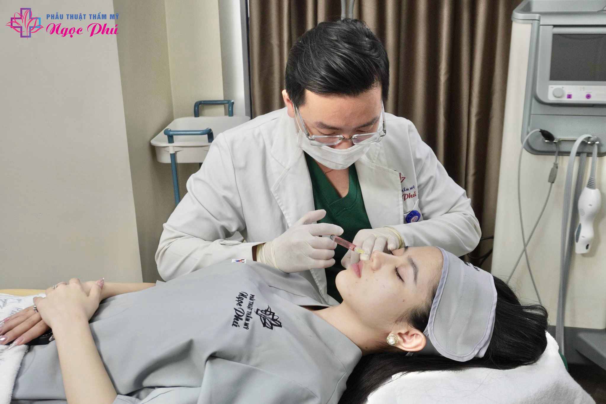 Tiêm da thẩm mỹ hay còn gọi là thẩm mỹ không phẫu thuật, là phương pháp làm đẹp cho da được nhiều người ưa chuộng hiện nay bởi hiệu quả nhanh chóng và lâu dài.